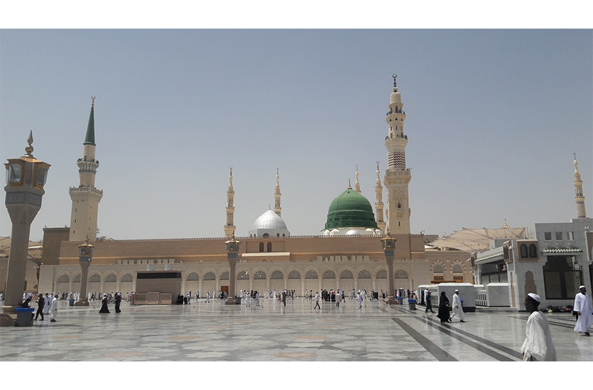 جو شخص اللہ تعالیٰ کے راستے میں کچھ خرچ کرتاہے